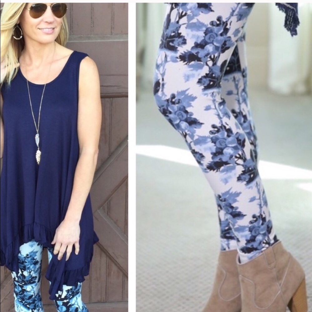 SPRING SALE❤️ HP3/22💙VERY SOFT blue/white legging - Picture 2 of 7